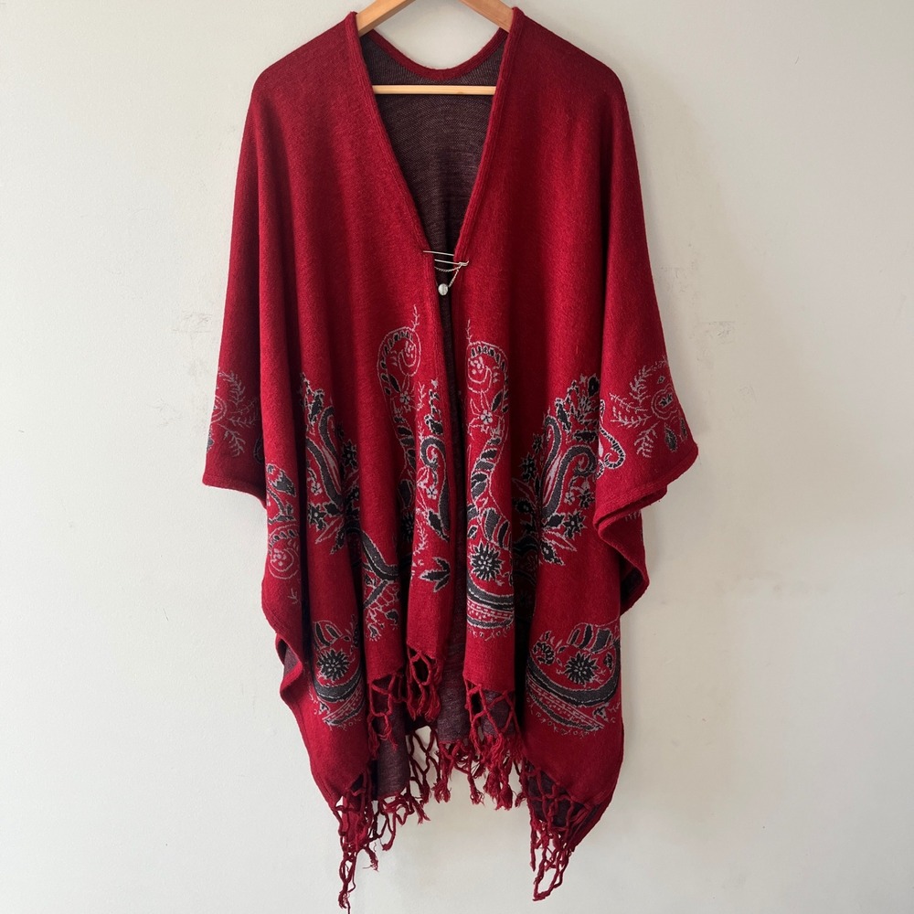 Paisley Knit Poncho Wrap Bohemian Red OS Fringe Pin Closure